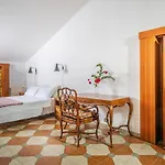 Aurora Villa