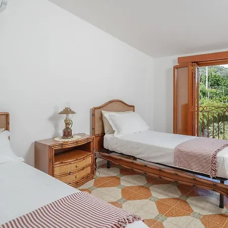 Aurora Villa
